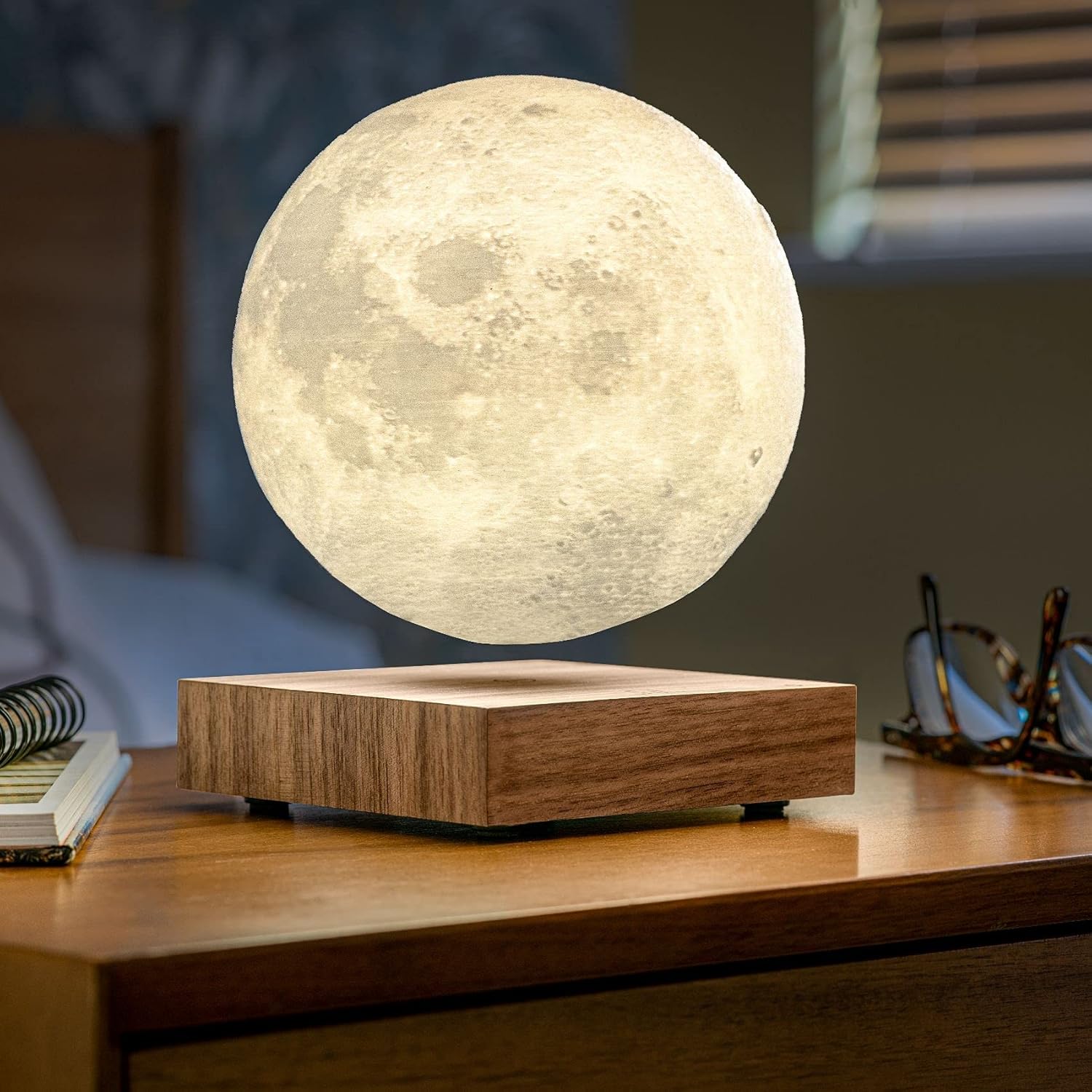 Floating Moon Lamp — Mesmerizing Levitating Lunar Light