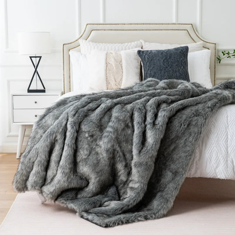 Luxurious Fox Faux-Fur Throw Blanket – Ultra-Soft & Cozy