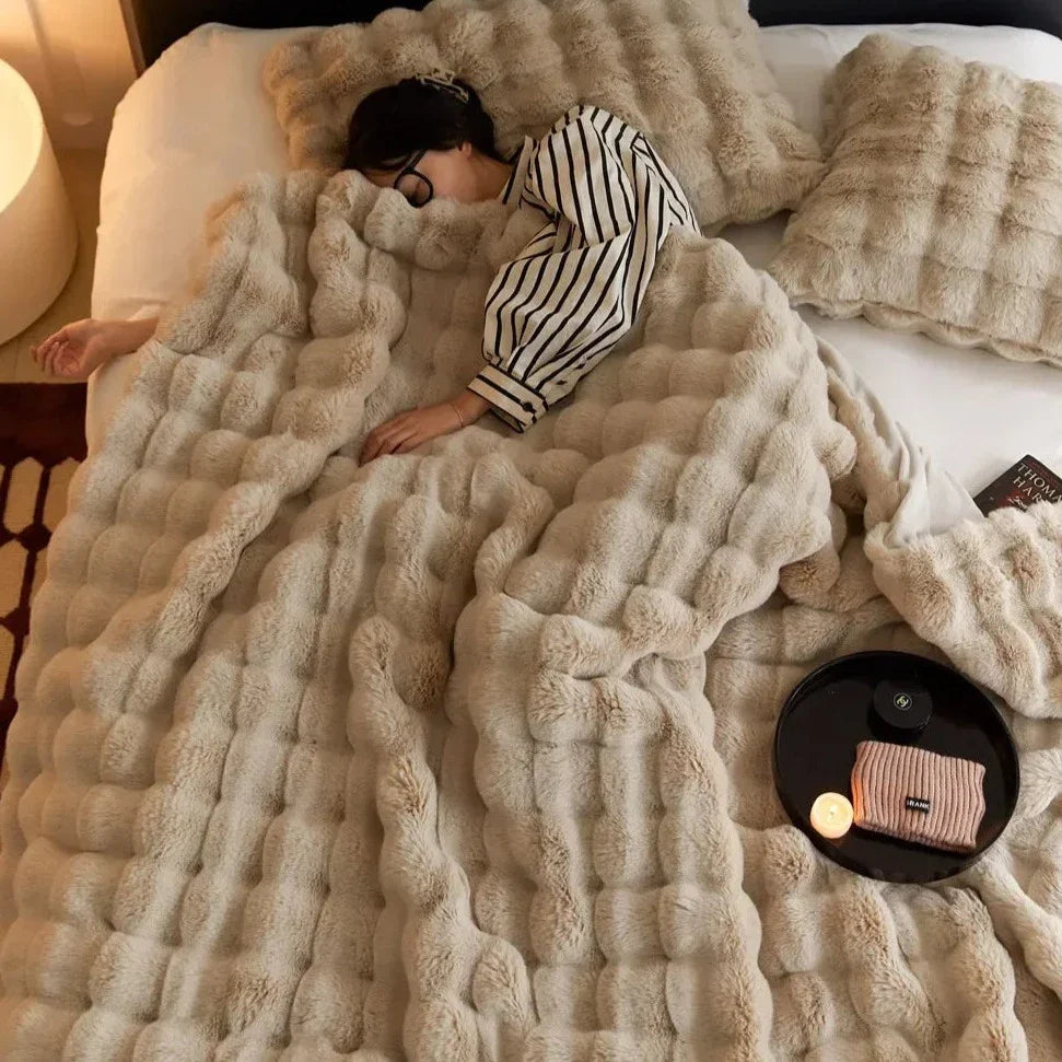 Luxurious Rabbit Faux Fur Throw Blanket - Ultra-Soft & Plush