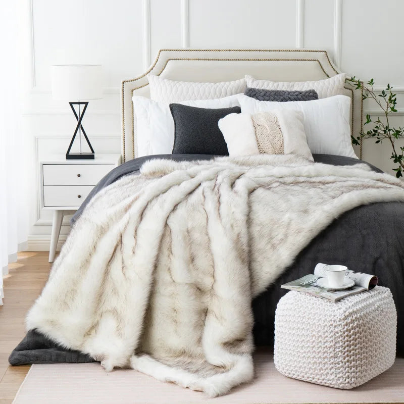 Luxurious Fox Faux-Fur Throw Blanket – Ultra-Soft & Cozy