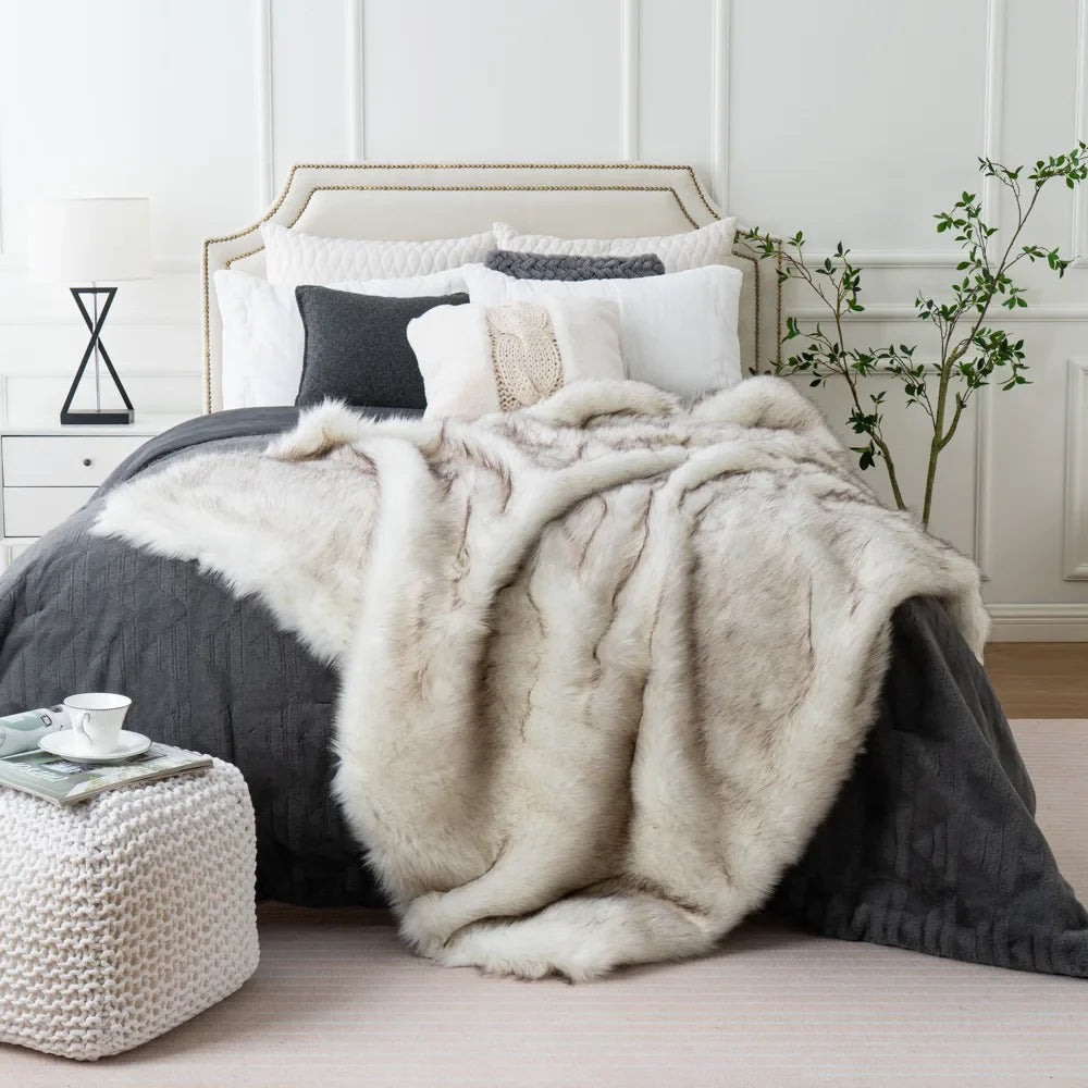 Luxurious Fox Faux-Fur Throw Blanket – Ultra-Soft & Cozy