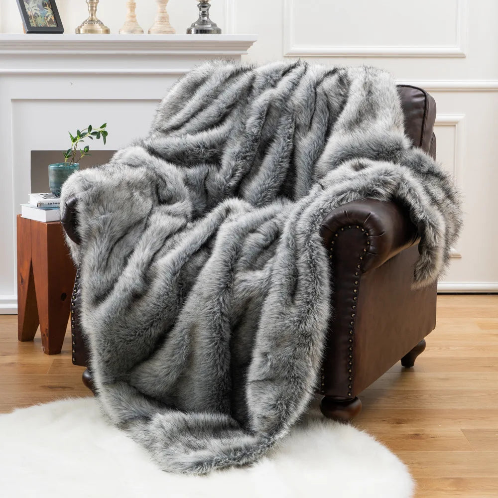 Luxurious Fox Faux-Fur Throw Blanket – Ultra-Soft & Cozy