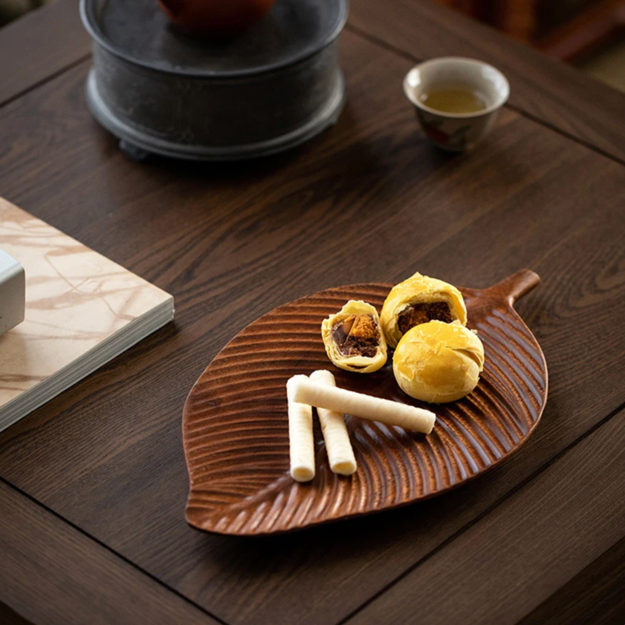 Elegant Walnut Leaf Plate