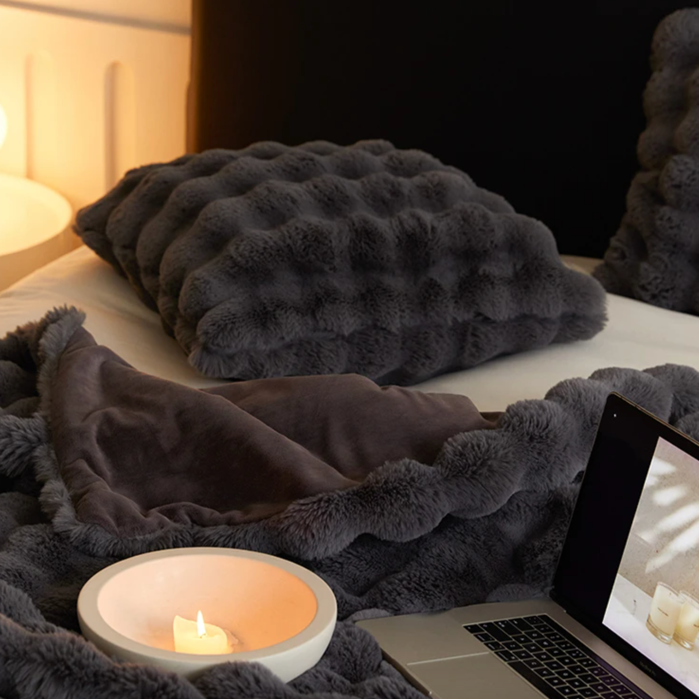 Luxurious Rabbit Faux Fur Throw Blanket - Ultra-Soft & Plush