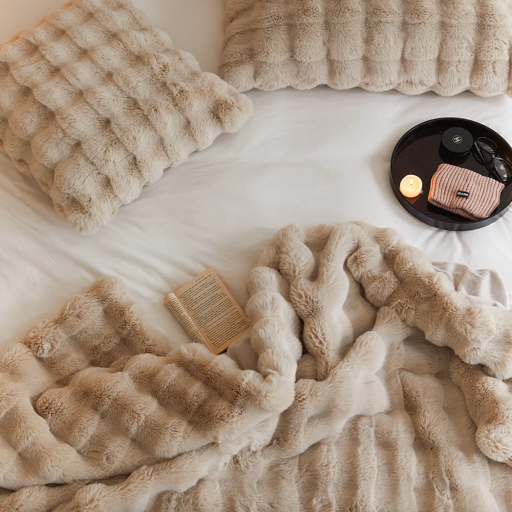 Luxurious Rabbit Faux Fur Throw Blanket - Ultra-Soft & Plush