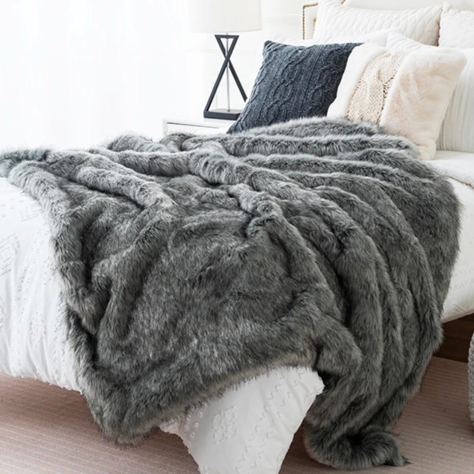 Luxurious Fox Faux-Fur Throw Blanket – Ultra-Soft & Cozy