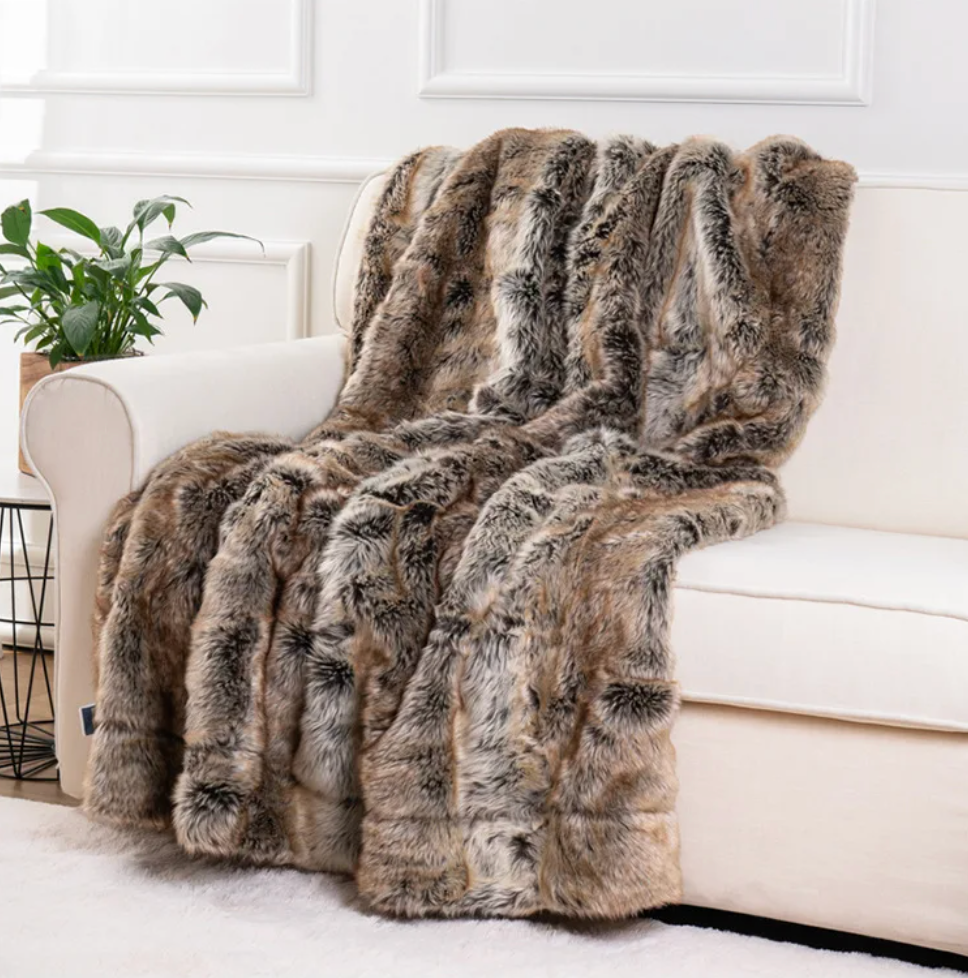 Luxurious Mink Faux Fur Throw Blanket for Cozy Comfort