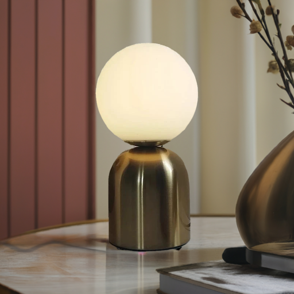 Nordic Iron Lamp - Sleek Minimalist Lighting