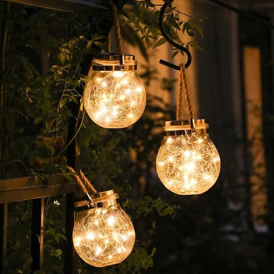 Solar Glass Globe Lantern – Elegant Solar-Powered Garden Light